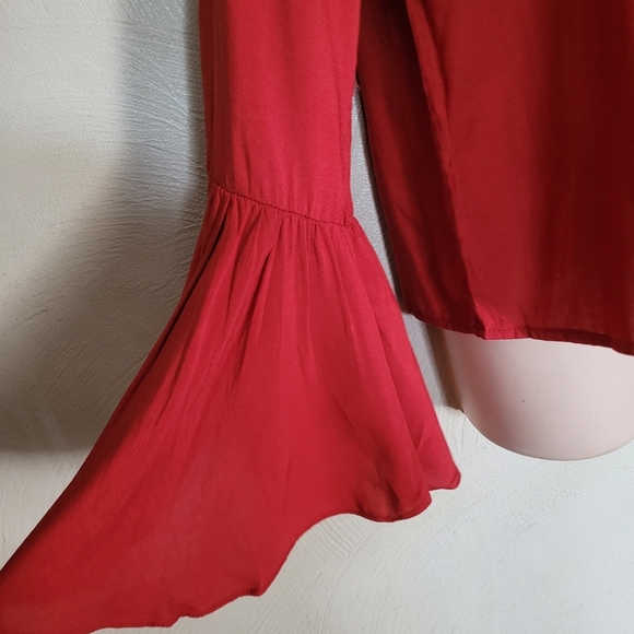 Heart & Hips Red Bell Sleeve Top Size Women's Medium NEW with Tag - Picture 5 of 10